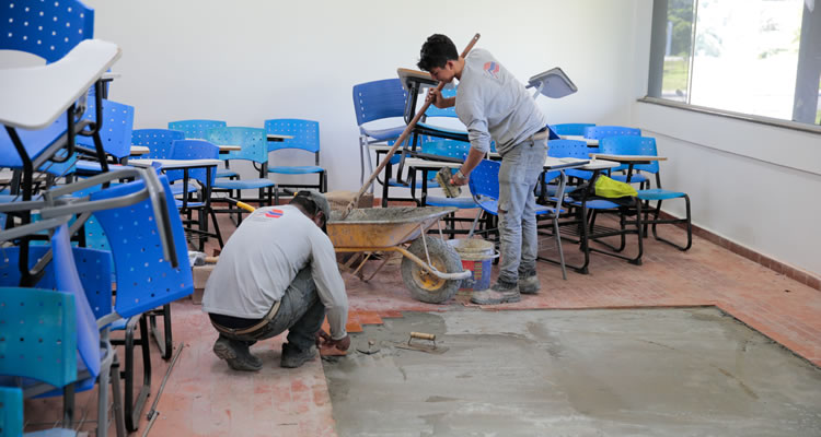 Ufac investe R$ 400 mil em manutenção do campus Ufac investe R$ 400 mil em manutenção do campus