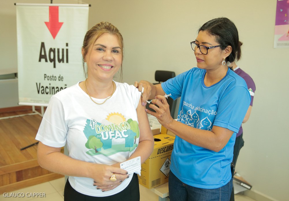 Reitora Guida Aquino