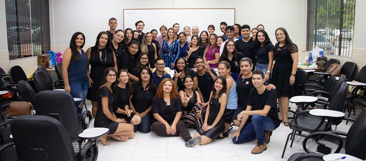 Curso de Libras encerra com homenagem a professores.jpg Curso de Libras encerra com homenagem a professores.jpg
