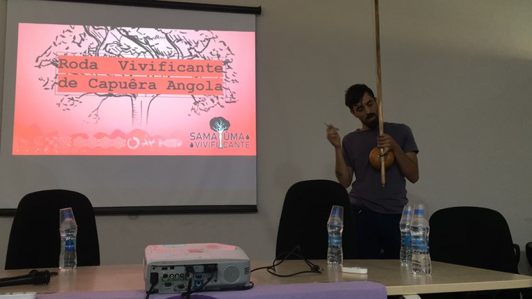 Mesa Redonda: Troca de Saberes do Samaúma Vivificante: o Bem-Viver e a Educação Feminina De(s)colonial Mesa Redonda: Troca de Saberes do Samaúma Vivificante: o Bem-Viver e a Educação Feminina De(s)colonial