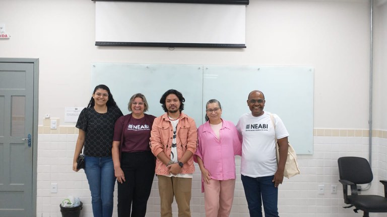 Escrita de artigos científicos com temáticas étnico-raciais críticas 