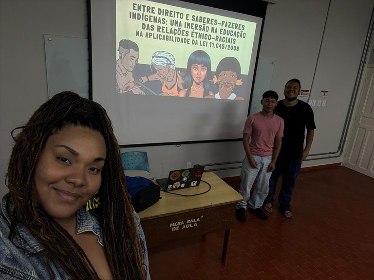 Entre direito e saberes-fazeres indígenas: uma imersão na educação das relações étnico-raciais na aplicabilidade da lei 11.645/2008 Entre direito e saberes-fazeres indígenas: uma imersão na educação das relações étnico-raciais na aplicabilidade da lei 11.645/2008