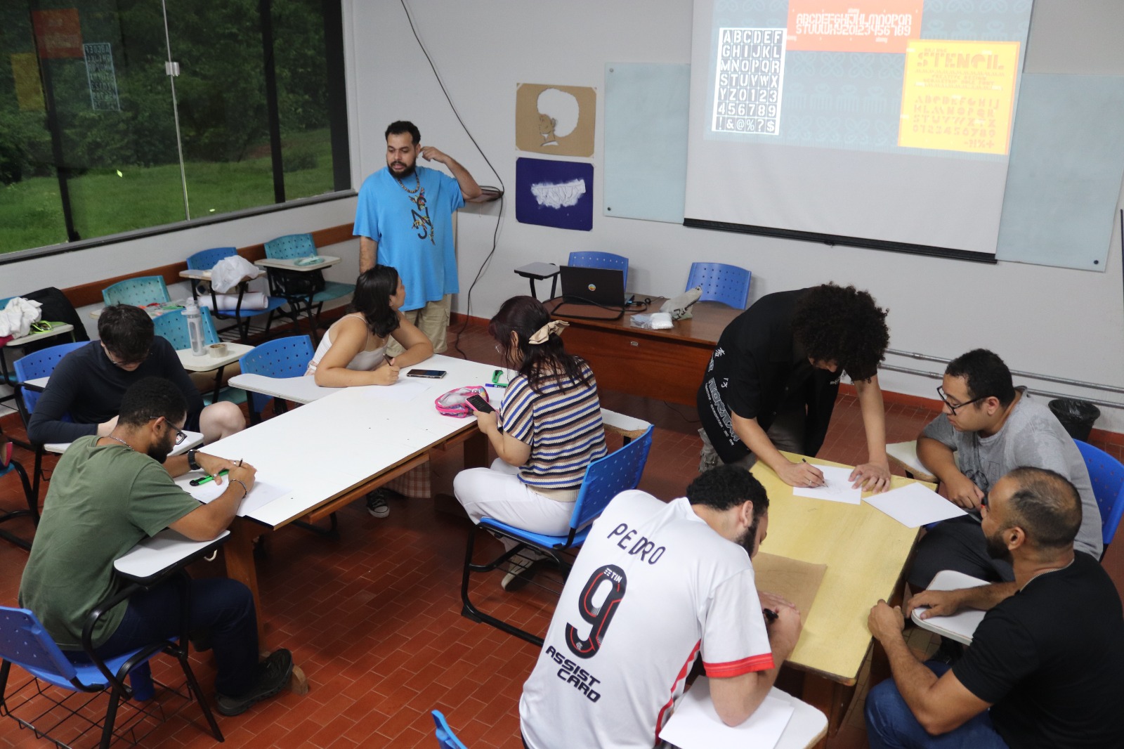 Pensando “artes marginais”: pixo, grafite e stencil 