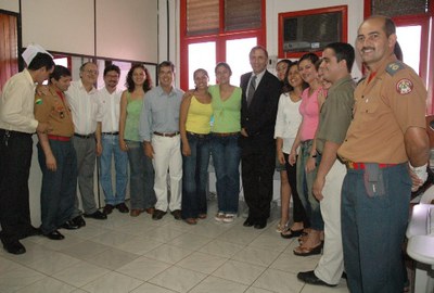 Outubro, 2005.  Recebendo agradecimentos do Governo.  Quartel dos Bombeiros..jpg