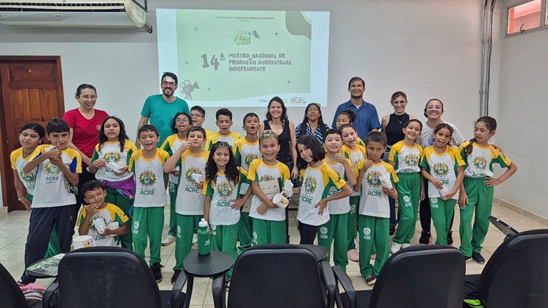 Capa Crianças vivenciam cinema e natureza no Parque Zoobotânico da UFAC