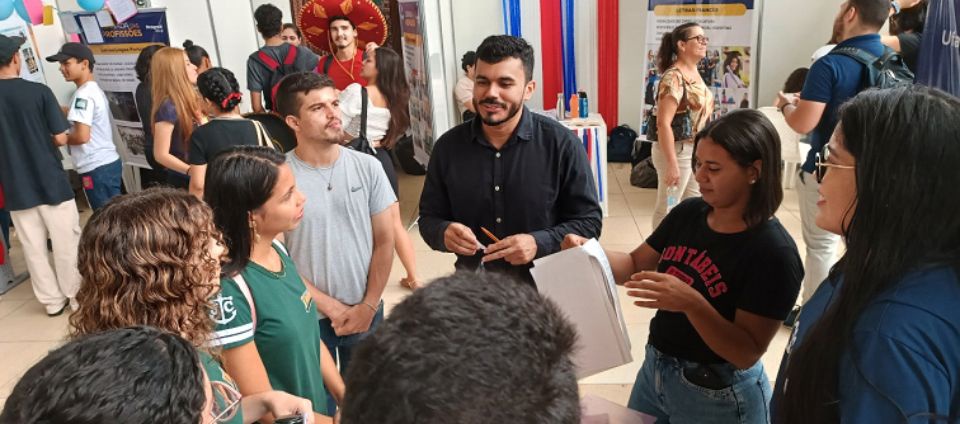 Estudantes de Ciências Contábeis da Ufac inspiram futuros contadores na Jornada das Profissões (2).jpg Estudantes de Ciências Contábeis da Ufac inspiram futuros contadores na Jornada das Profissões (2).jpg