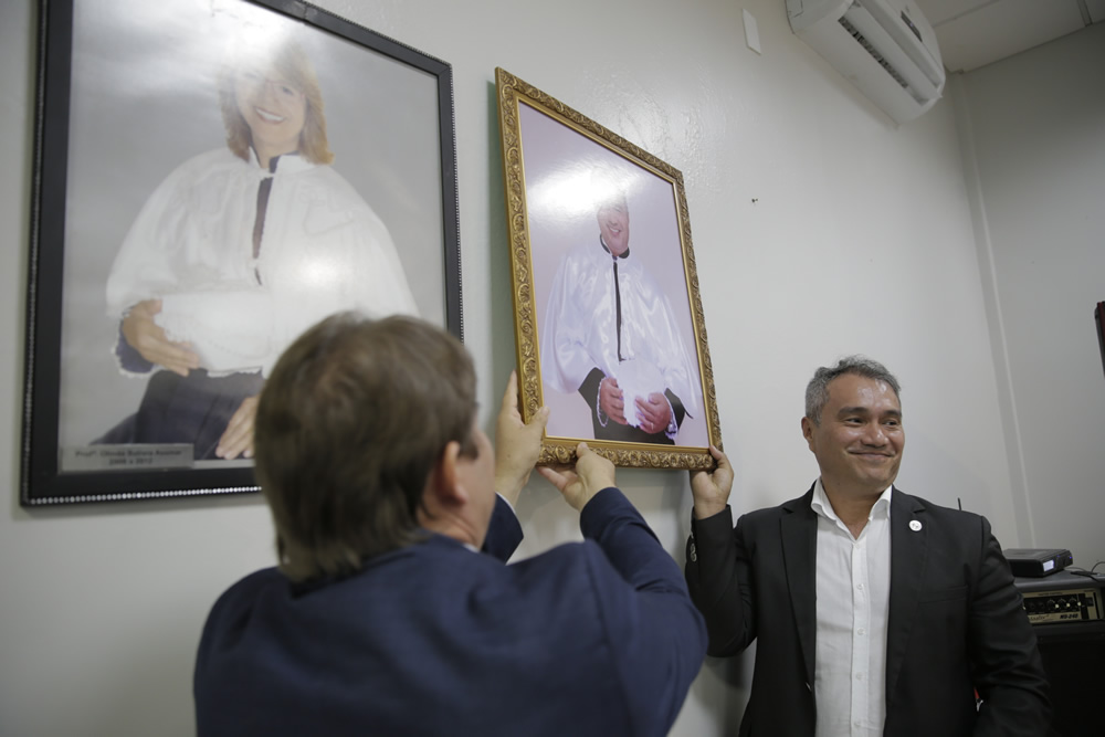 Ufac homenageia ex-reitor Minoru Kinpara em memorial do Consu