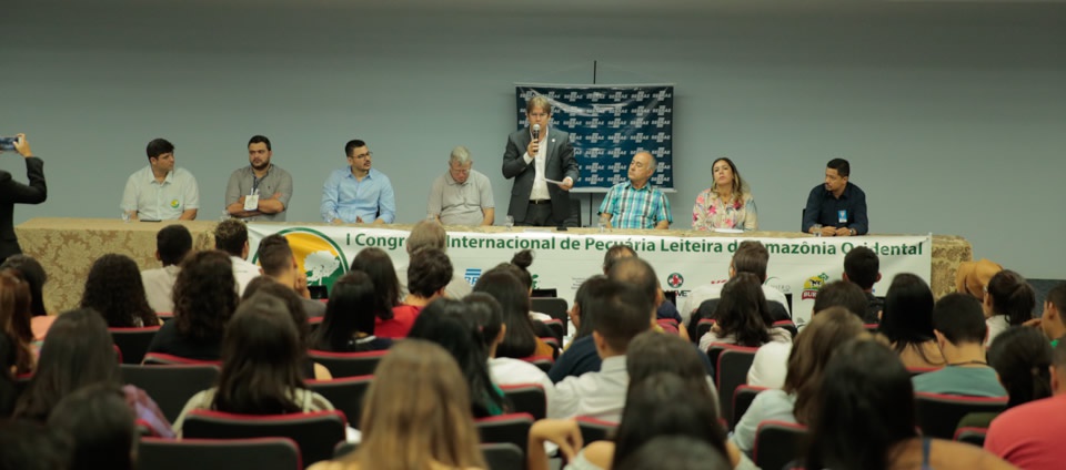 Ufac participa de abertura de congresso sobre pecuária de leite.jpg Ufac participa de abertura de congresso sobre pecuária de leite.jpg