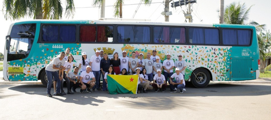 Ônibus da Ufac trará alunos de Medicina na Bolívia para o Acre Ônibus da Ufac trará alunos de Medicina na Bolívia para o Acre