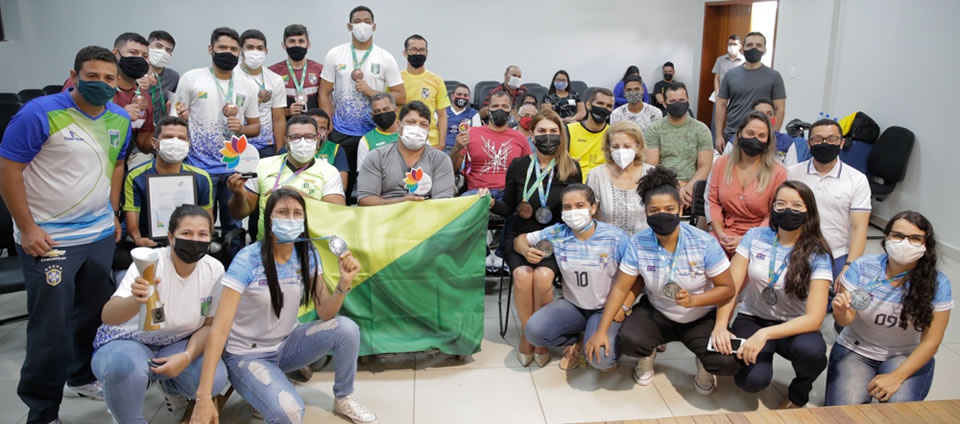 Atletas da Ufac recebem troféus por Jubs e Paralimpíadas Universitárias.jpg Atletas da Ufac recebem troféus por Jubs e Paralimpíadas Universitárias.jpg