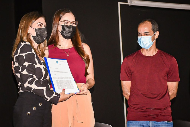 Ufac entrega portaria de elogio e reconhecimento ao DCE e às Atléticas Ufac entrega portaria de elogio e reconhecimento ao DCE e às Atléticas