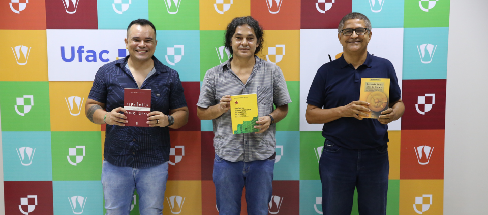 Edufac realiza cerimonial de lançamento de livros impressos Edufac realiza cerimonial de lançamento de livros impressos