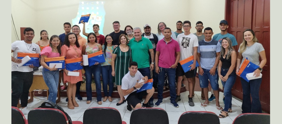 Niead entrega kits estudantis a alunos de Física e Matemática.png Niead entrega kits estudantis a alunos de Física e Matemática.png