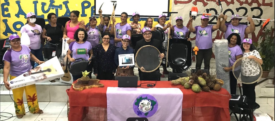 Proex entrega materiais para programa Mulheres Camponesas.jpg