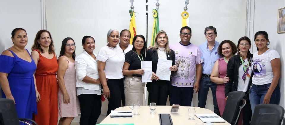 Reitora da Ufac recebe ativistas contra fibromialgia e lúpus no AC.jpg Reitora da Ufac recebe ativistas contra fibromialgia e lúpus no AC.jpg