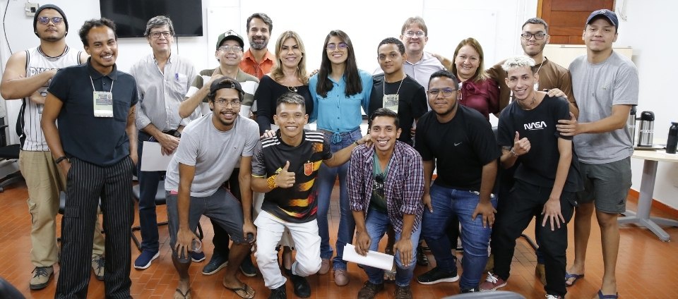 Reitora da Ufac recebe chapa vencedora da eleição do DCE.jpg Reitora da Ufac recebe chapa vencedora da eleição do DCE.jpg