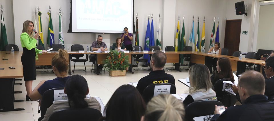 Reitora da Ufac solicita à bancada federal recursos para HU.jpg Reitora da Ufac solicita à bancada federal recursos para HU.jpg
