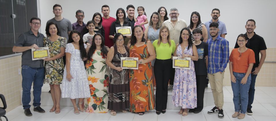 Reitora entrega diplomas do Dinter em Educação no campus Floresta.jpg Reitora entrega diplomas do Dinter em Educação no campus Floresta.jpg