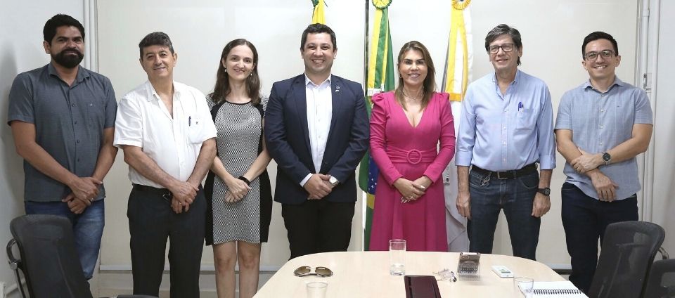 Reitora reúne-se com superintendente do Patrimônio da União no AC.jpg Reitora reúne-se com superintendente do Patrimônio da União no AC.jpg