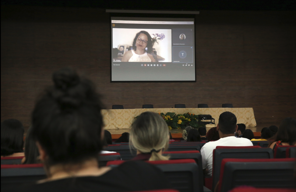 Simpósio na Ufac discute acompanhamento para pessoas com TEA