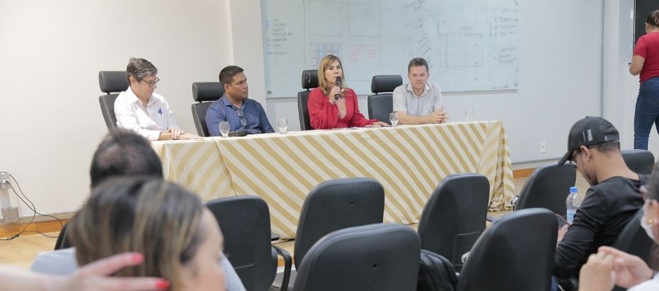 Ufac discute com sociedade civil transformação da Fundhacre em HU (1).jpg Ufac discute com sociedade civil transformação da Fundhacre em HU (1).jpg