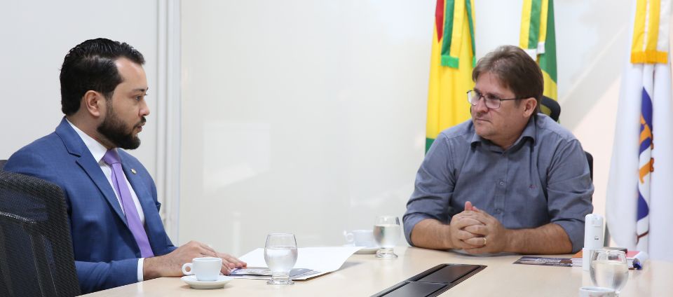 Vice-reitor recebe Emerson Jarude para discutir futuras parcerias.jpg Vice-reitor recebe Emerson Jarude para discutir futuras parcerias.jpg