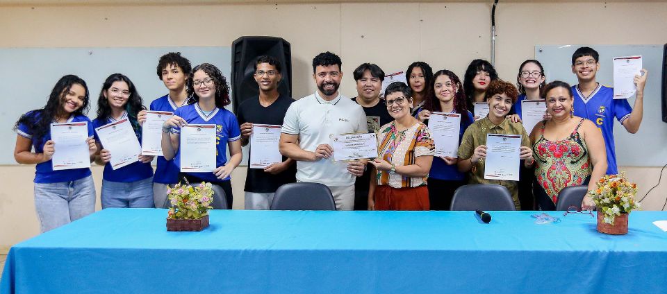 Alunos do CAp recebem certificados por participação em olimpíada.jpg Alunos do CAp recebem certificados por participação em olimpíada.jpg
