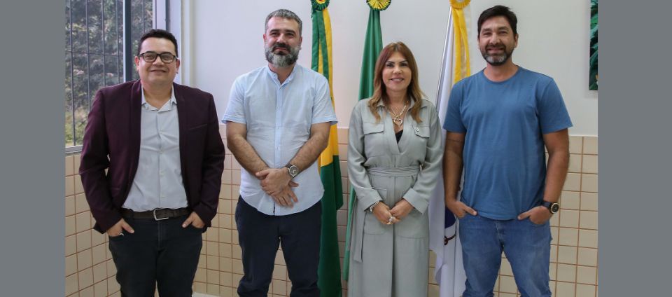 Reitora da Ufac recebe embaixador do Dia Mundial da Criatividade.jpg Reitora da Ufac recebe embaixador do Dia Mundial da Criatividade.jpg