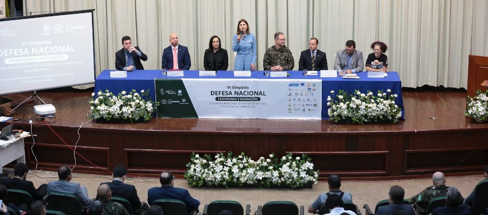Simpósio na Ufac debate defesa nacional, fronteiras e migrações.jpg Simpósio na Ufac debate defesa nacional, fronteiras e migrações.jpg