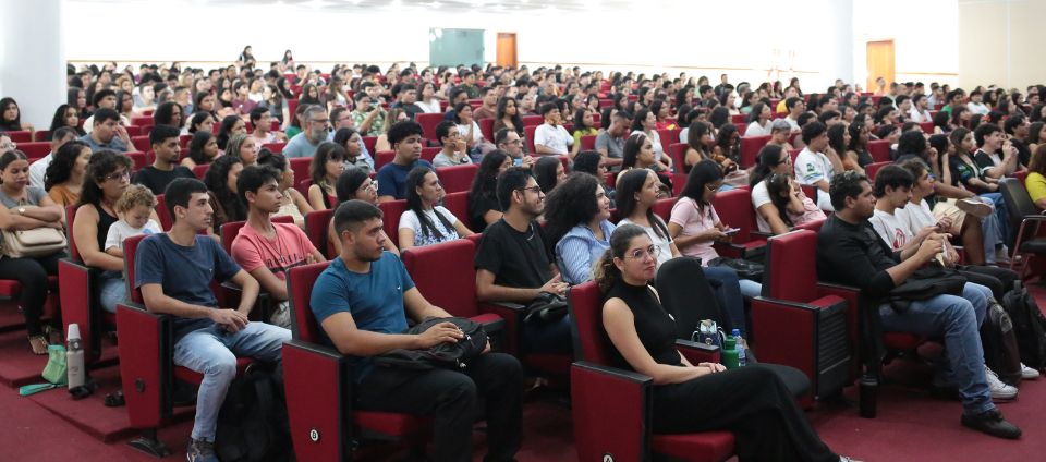 Ufac acolhe calouros com programação no Teatro Universitário (1).jpg