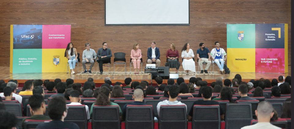 Ufac acolhe calouros com programação no Teatro Universitário.jpg Ufac acolhe calouros com programação no Teatro Universitário.jpg