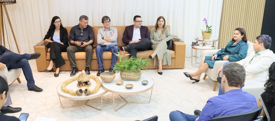 Ufac discute convênios na área ambiental em visita ao TCE-AC (1).jpg