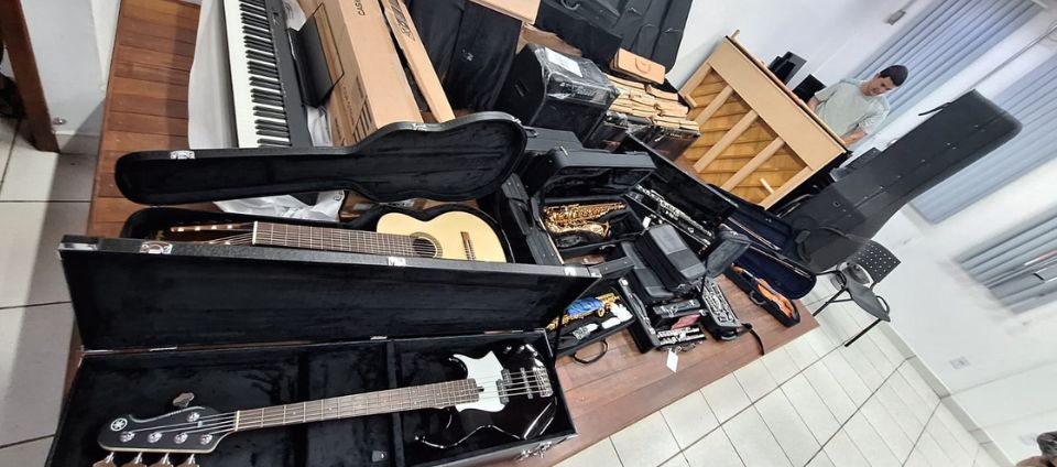 Ufac entrega instrumentos ao curso de licenciatura em Música (1).jpg