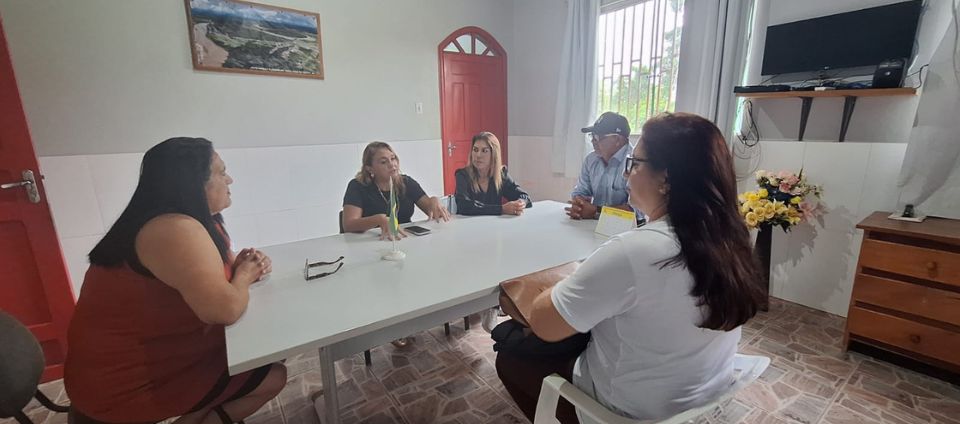 Ufac entrega kits estudantis a alunos do Parfor em Santa Rosa (1).jpg