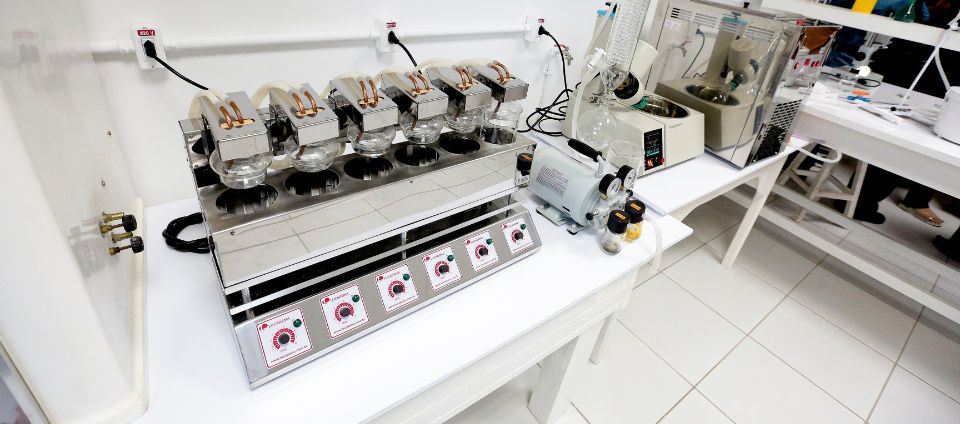 Ufac inaugura laboratório voltado à biodiversidade e bioeconomia (1).jpg