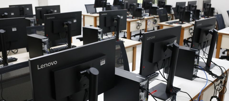 lab (1).jpg lab (1).jpg