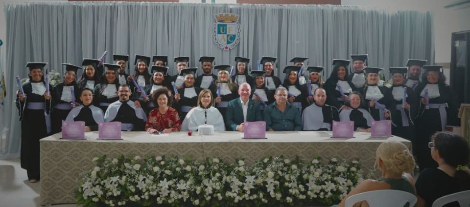 Ufac realiza colação de grau de Pedagogia em Sena Madureira.jpg Ufac realiza colação de grau de Pedagogia em Sena Madureira.jpg