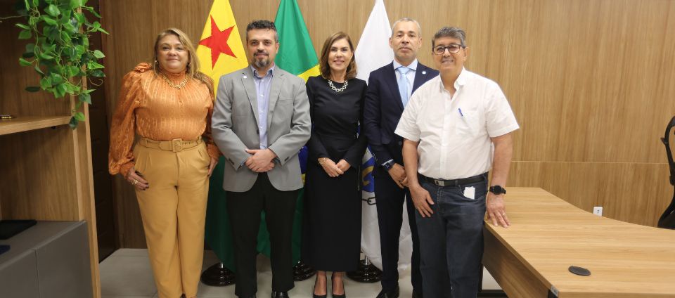 Ufac recebe nova chefia da Procuradoria Federal no Acre em visita de cortesia.jpg Ufac recebe nova chefia da Procuradoria Federal no Acre em visita de cortesia.jpg