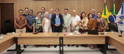 Membros da Academia Acreana de Letras visitam a Ufac