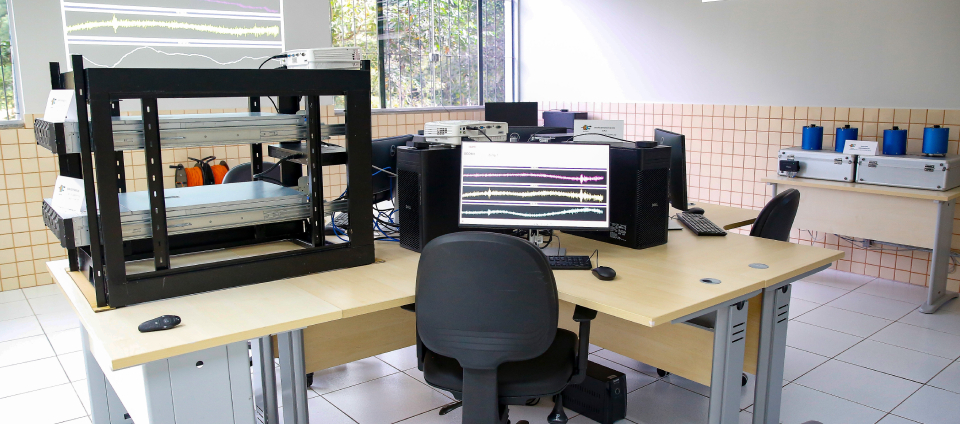 Ufac entrega equipamentos para Laboratório de Sismologia-interna-2.jpg
