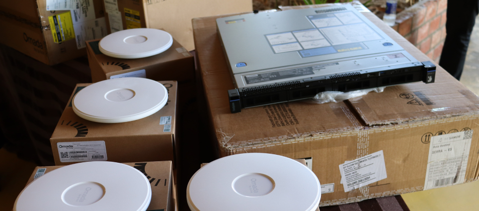 Ufac entrega equipamentos para rede wi-fi do campus Floresta.jpg