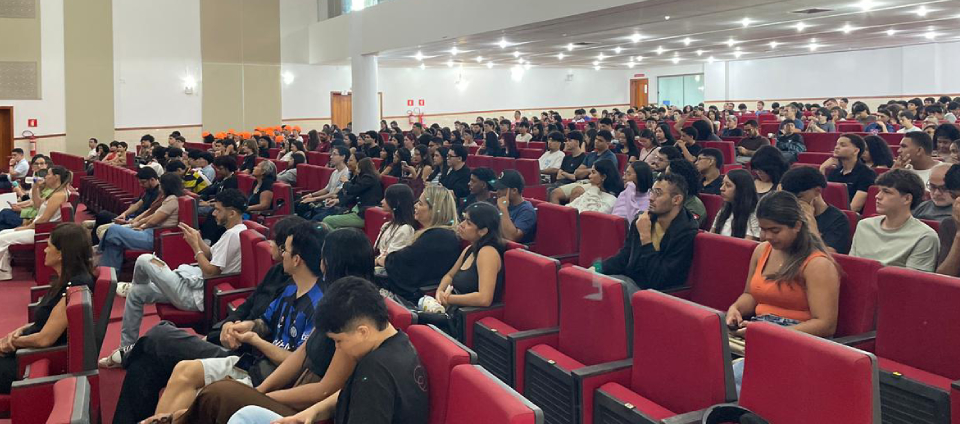 Ufac realiza recepção institucional para novos estudantes no Teatro Universitário-capa.jpg